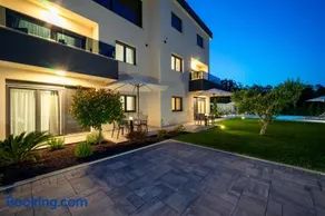 Laurier Apartments - Image 3