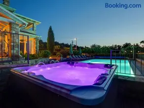 Villa Salvea with heated pool - Image 2