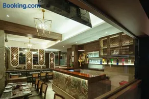 Gold Crest Suites - Image 1