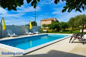 Villa Kutija with heated pool - Image 5