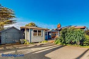 Oceanview Home with Guest Cottage & Artist Studio - Image 2