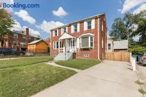 Classic Brick House 4BR 3BA Perfect for Families Near DC - Image 1