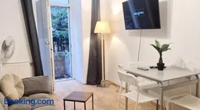 Cozy 1BR Apt with Living Room & Garden Included - Image 2