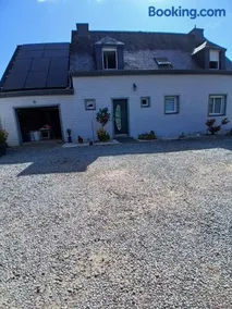 Maison de bois à la campagne - Image 1