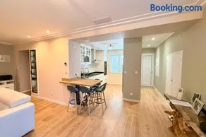 Family home with parking in Saint-Xandre - Image 1