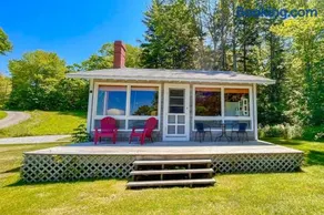Classic home overlooking the St George River with deck & great views - Image 4