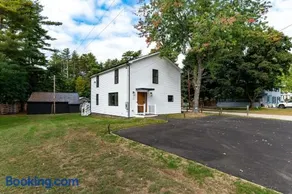 All New Retreat Walk to Village, Fire Pit, WiFi - Image 2