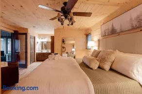 Home with Sauna & Hot Tub & Lake Access - Image 5