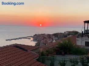 MOLYVOS BOUTIQUE HOUSE - Image 1