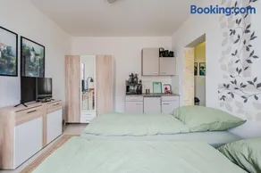 NEU Aparthotel in Gotha - Garten - Free WiFi & Parking - APARTS - Image 3