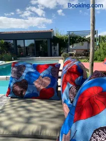 Villa et dépendance piscine privée - Image 1