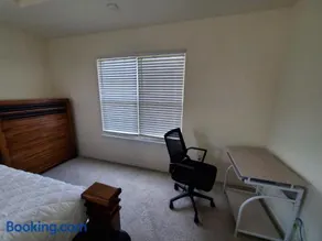 Master Bed & Bath Just For You - Image 3