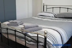 Hullidays - University Side Lg 4 bed House - Image 5