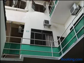 White House Hotel - Image 3