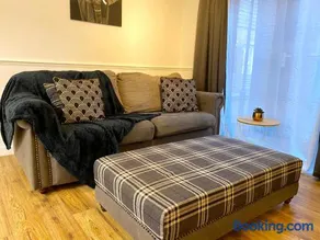 EasyRest Spalding - 4 Beds & Free Parking - Central & Modern Open Plan Apartment - Convenient Location - Image 3