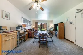 Spacious 1BR Condo #218 at Donner Lake Village - Image 2