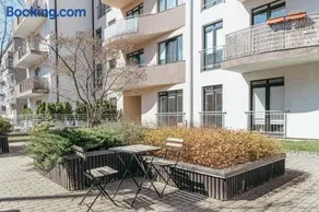 Modern Flat near City Center with Parking, Smart TV & Wi-Fi - Image 3