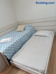 Lar doce lar, Quarto solteiro Bicama, residência Familiar Compartilhada - Image 1