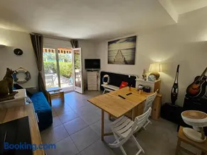 Presqu'ile de Giens, Maison Rdc avec Accès et Jardin Privés sans Vis-à-vis, Piscine, Plages à 2 min à pieds - Image 2