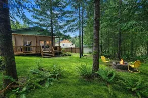 Cozy Retreat with Fire Pit, Deck, BBQ, Right Off I-5 - Image 1