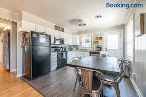 House with No Name - Nags Head MP 10.5, Oceanside, 340 Yds to Beach, Pets OK, YR Flex Stays - Image 5