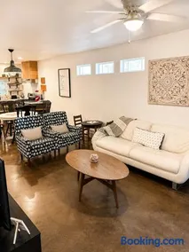 Carriage House - Image 5