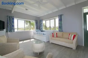 Beachfront 6 25 Willow Street - Image 2