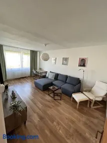 Tichý priestranný apartmán s parkovaním - Image 4