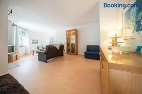 3202 Wunderschoene, frisch renovierte Wohnung mit viel Charme und moderner Optik - Image 2