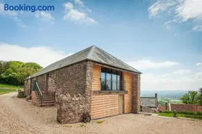 Tilbury Shepherd Huts & Holiday Cottages with Hot Tubs - Image 2