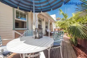 Steps to beach Beach House - Image 2