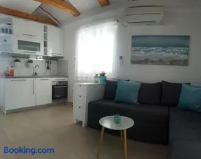 Lari Home - Image 1