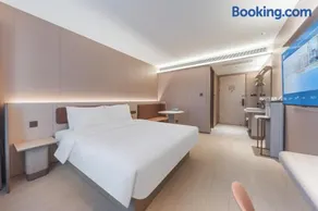 Hanting Hotel Qingdao Wusi Square - Image 3