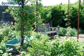 Bed In Waterland - Image 3