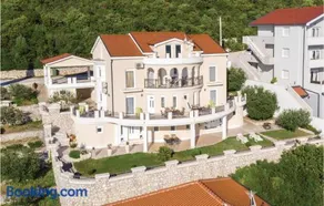 One-Bedroom Apartment In Komarna - Image 3