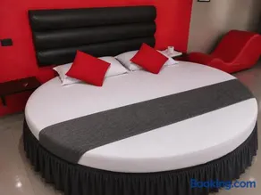 DLUXO Hostal - Image 2