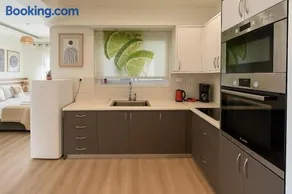 Καλαίσθητο Ηλιόλουστο Studio - Image 4