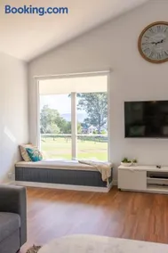 Coopers Lodge, Lovedale - A rural escape in the heart of wine country - Image 5