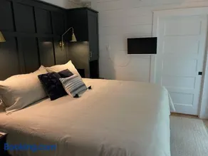 Fern View Lodge, Private Luxury Retreat - Image 2