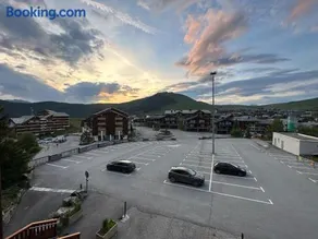 Le Val d'Huez, Vue sur le Village et le Domaine - Image 2
