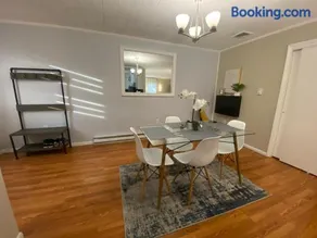 A Modern Apt close to downtown - Image 5