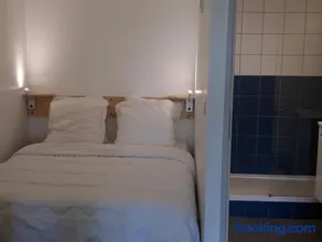 Appartement rénové calme 3 pièces 54m² avec balcon, TV et Wifi - Image 2