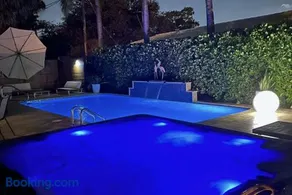 Palms Retreat! Giant Heated Pool-HotTub-FirePit-5Min2Beach-Pets-EV Chgr - Image 3