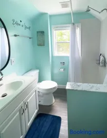 Sunny Queen bedroom feel like home!! - Image 1