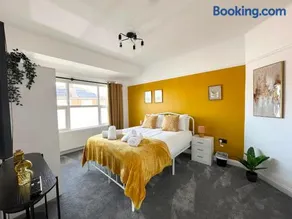Roland House Runcorn By Smart Corporate Stays - Image 3