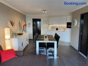 Hydro Palace Apartment - Image 1
