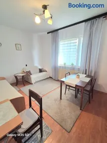 ,,Arts Home,, ,ZAPRASZAM możliwość bezpłatnego parkowania,blisko las,przyroda, centrum kardiologii,centrum zdrowia dziecka,centrum szkoleniowe,trasa na Lublin,Ukrainę,mieszkanie przestronne,czyste,spokojna okolica,blisko Aldi,Lidl,Żabka,Rossmann,pkp, ztm - Image 1