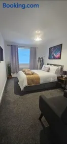 Deluxe Town Centre 2 Bedroom Apartment - Image 3