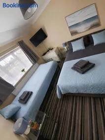 The Loft Retreat 3BR Apartment for 7 Guests - Image 3