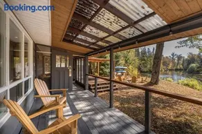 Hills Haven - Luxury Riverfront Cottage - Image 5